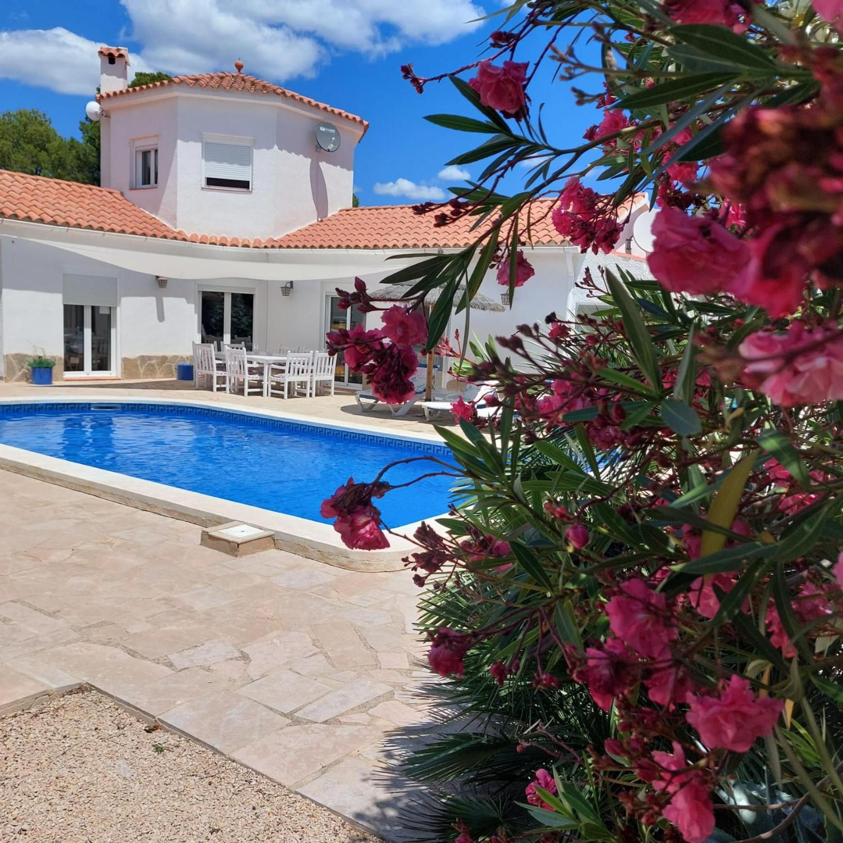 Villa Voor 8 Personen Met Zwembad Calafat Bagian luar foto